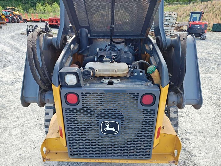 2015-deere-319e-image-8