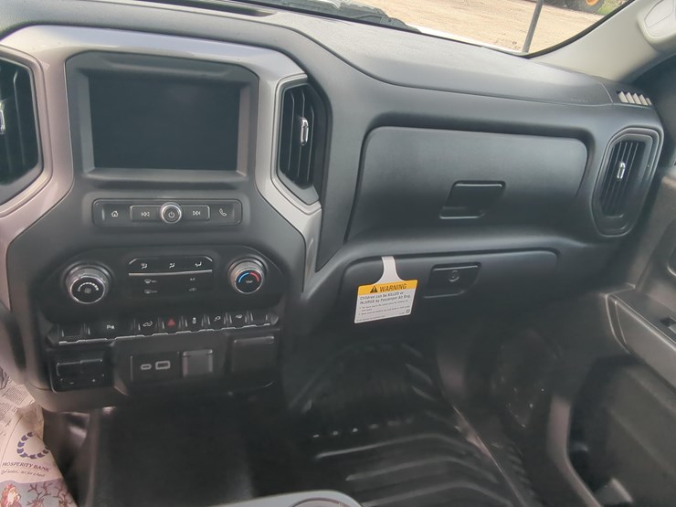 2023-chevrolet-2500-image-12