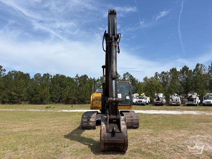 2017-deere-210g-image-51