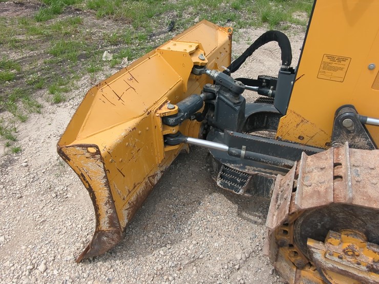 2022-deere-450-lt-image-7