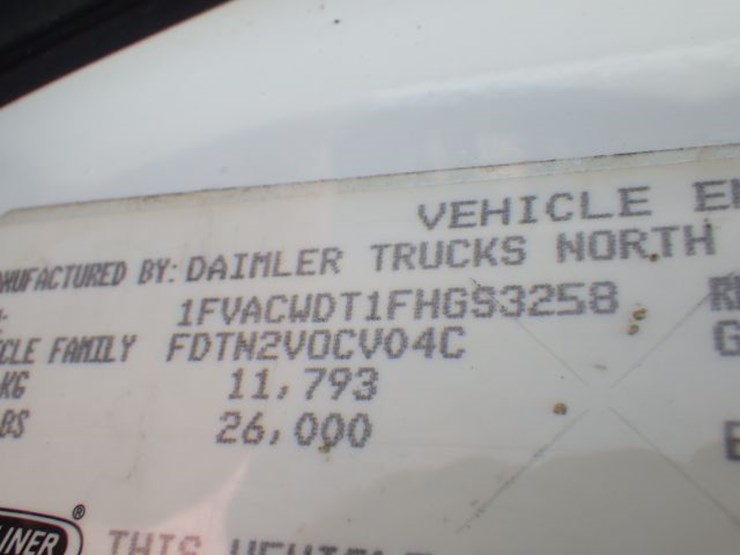 2015-freightliner-m2-106-image-15