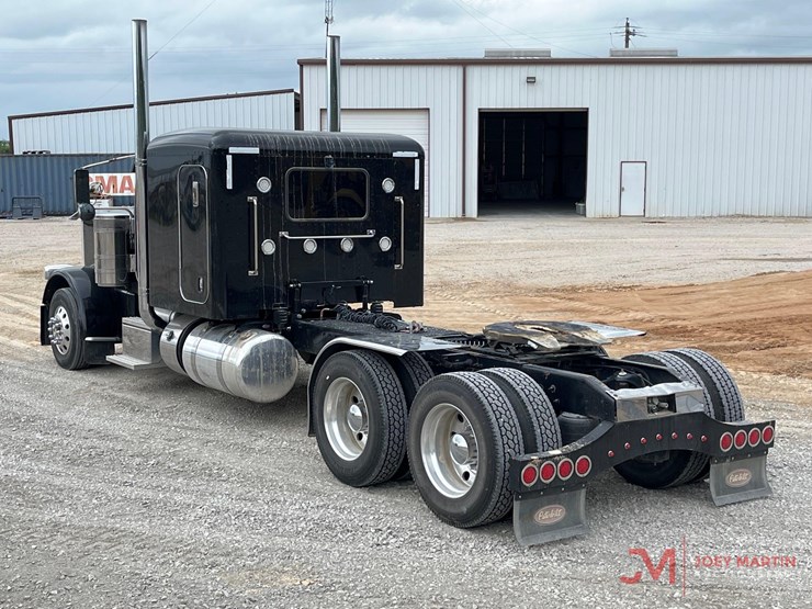 2019-peterbilt-389-image-4