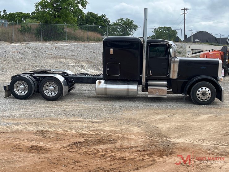 2019-peterbilt-389-image-2