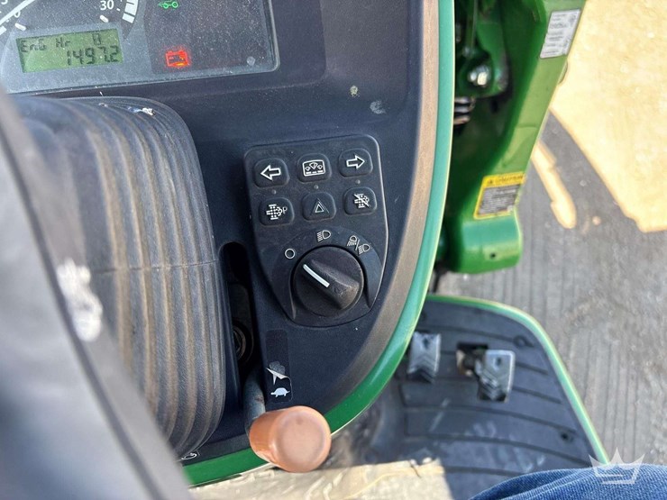 2016-john-deere-3039r-image-22