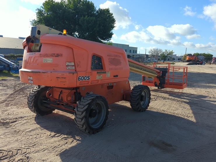 2018-jlg-600s-image-4