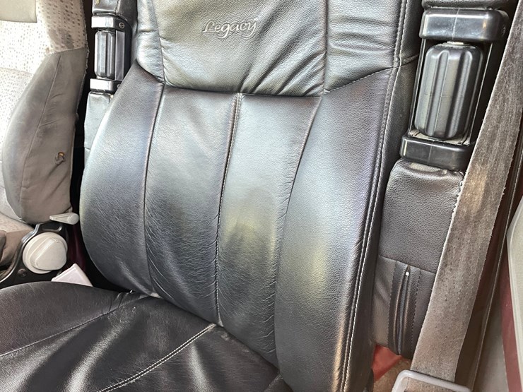 2013-kenworth-t660-image-100