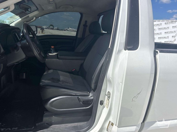 2017-nissan-titan-image-13