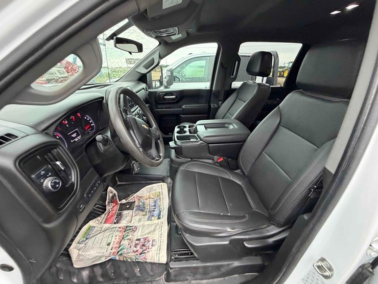 2022-chevrolet-3500-image-15