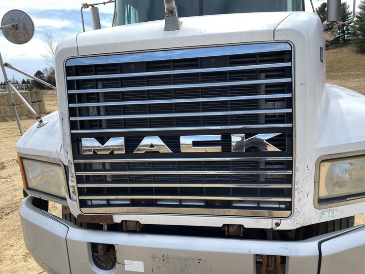 #102-•-1997-mack-ch600-semi-(has-wi-title)-image-9