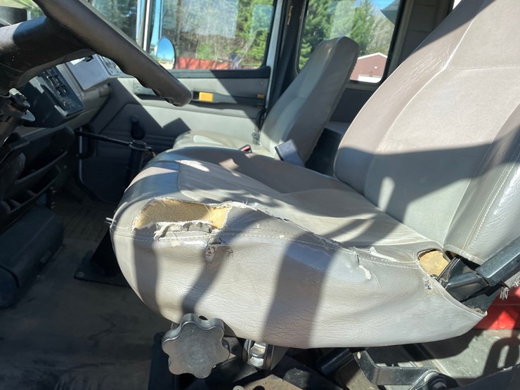2003-freightliner-fl70-image-144