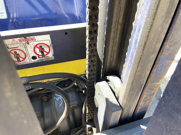 #308-•-komatsu-6,000-lbs,-propane-forklift-(non-moving)-image-30