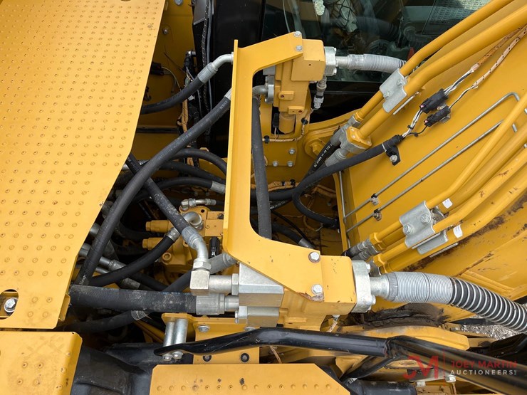 caterpillar-320-image-11