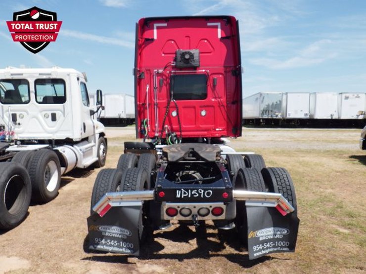 2023-western-star-49x-image-11