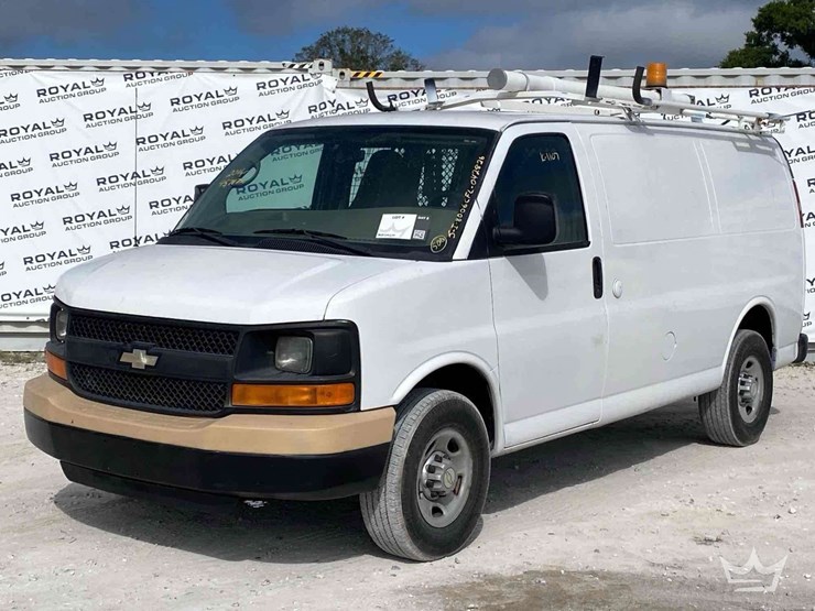 2011-chevrolet-express-2500-image-1