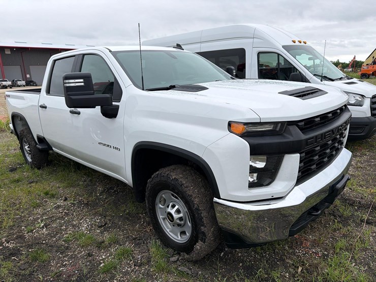 2020-chevrolet-2500-image-2