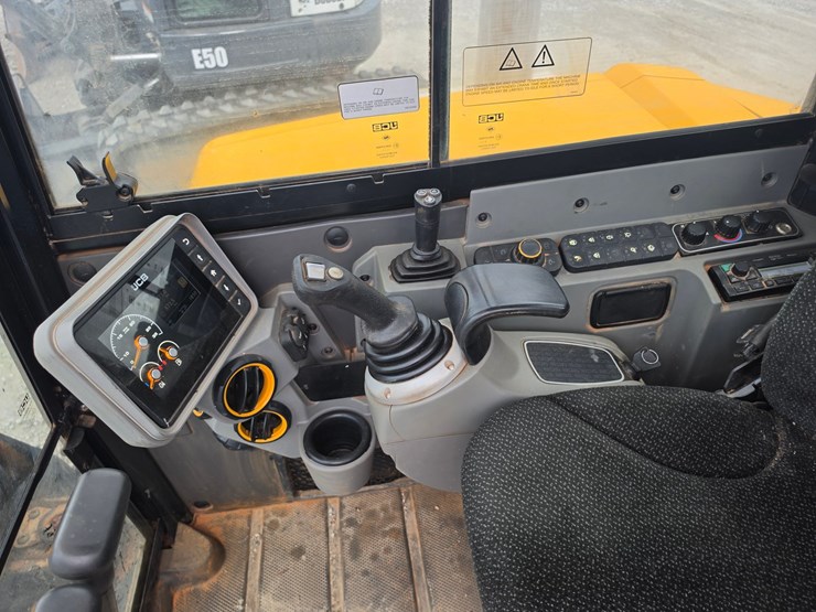 2022-jcb-50z-1-image-11