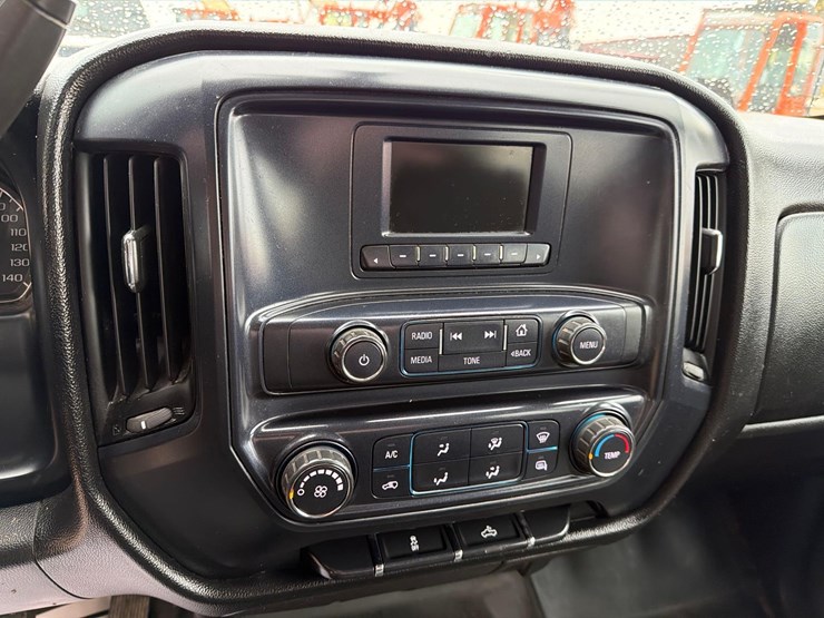 2017-chevrolet-1500-image-19