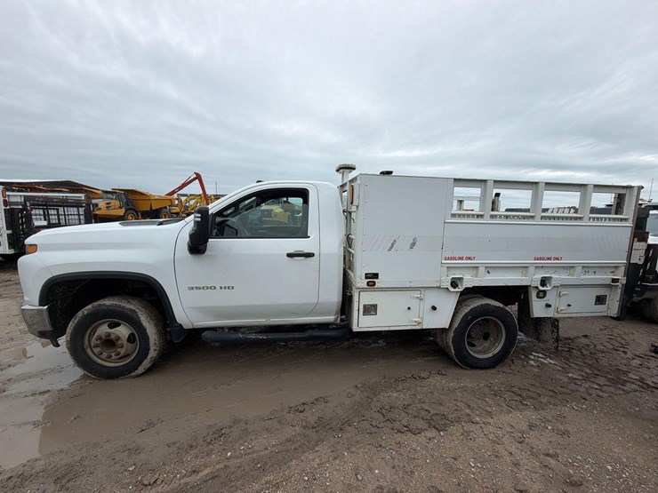 2021-chevrolet-3500hd-image-1
