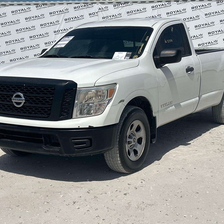 2017 NISSAN TITAN