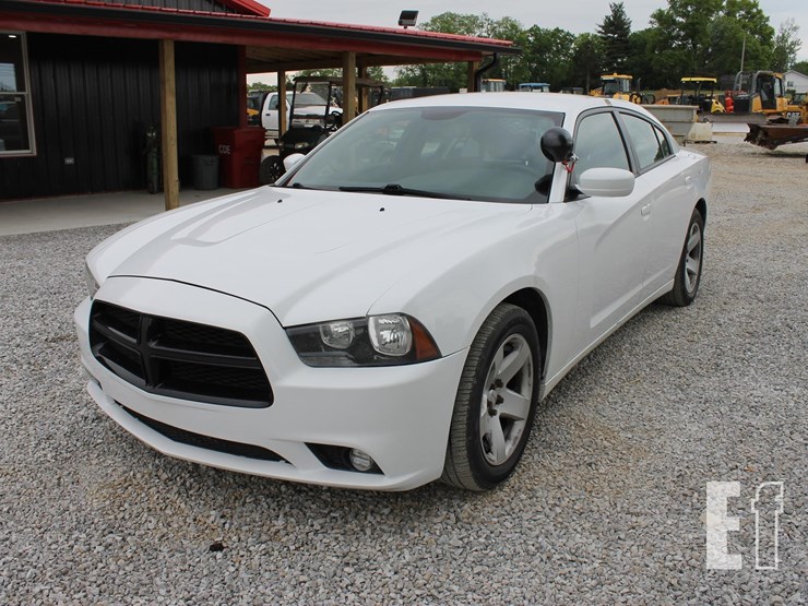 2014-dodge-charger-image-2