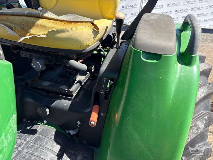 2016-john-deere-3039r-image-17