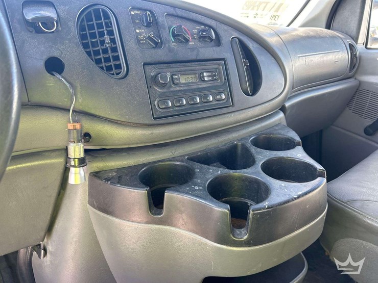 2008-ford-cargo-image-17