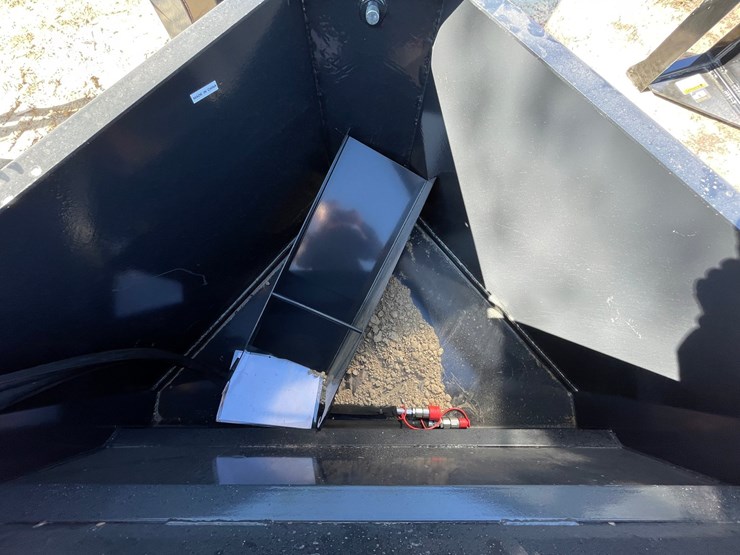 #2333-•-new-wolverine-skid-steer-concrete-chuter-attachment-image-4