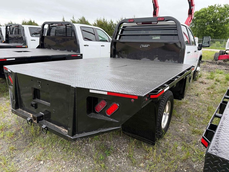 2022-chevrolet-3500-image-3