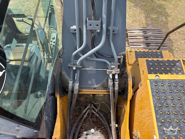 2017-deere-210g-image-19