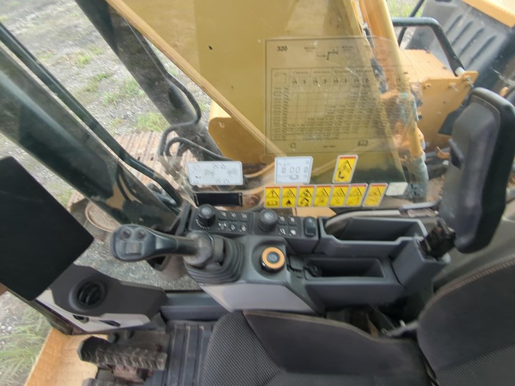2019-caterpillar-320-image-20