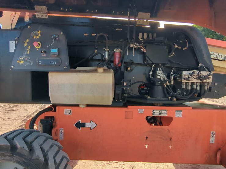 2018-jlg-600s-image-12