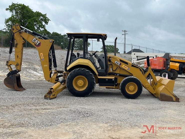 2021-caterpillar-420-image-2
