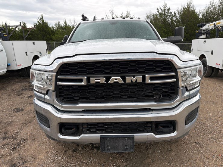 2022-dodge-3500-image-6