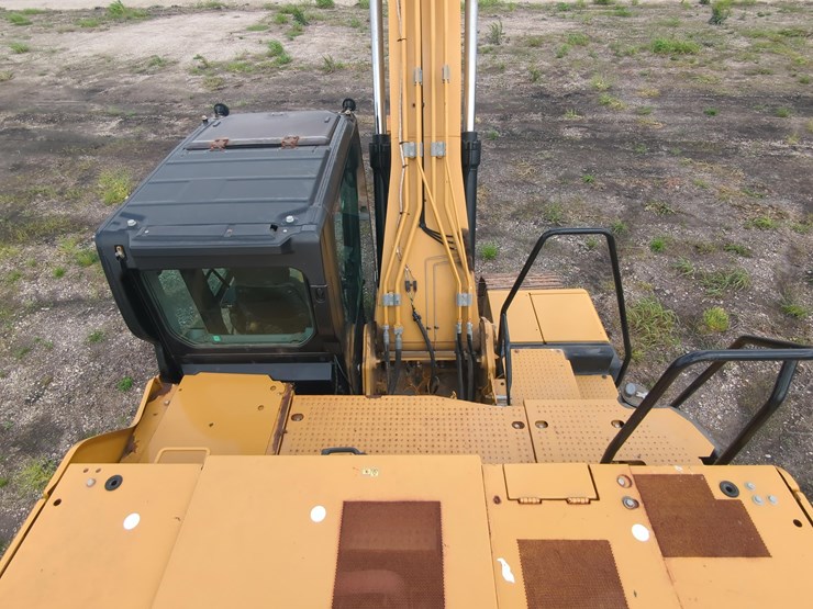 2019-caterpillar-320-image-17