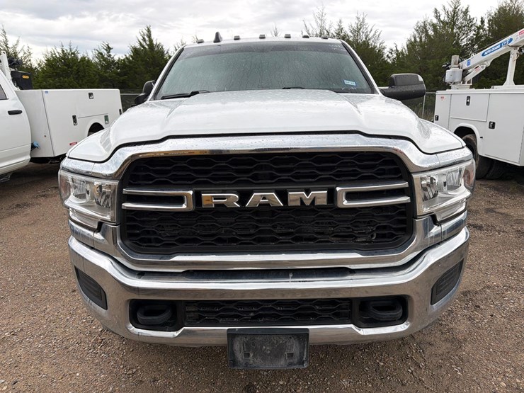 2022-dodge-3500-image-6