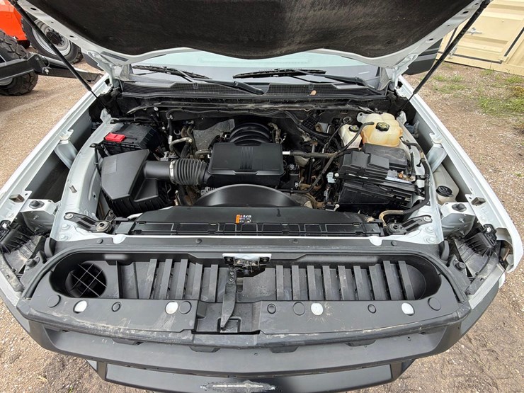 2022-chevrolet-3500-image-17