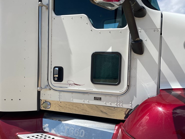 2013-kenworth-t660-image-22