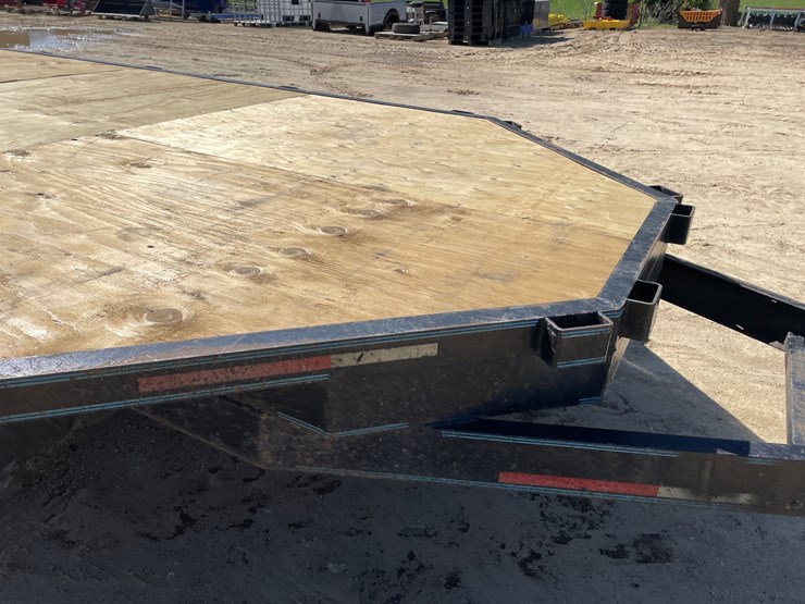 #2011-•-4-place-22'-snowmobile-trailer-(no-title)-image-21