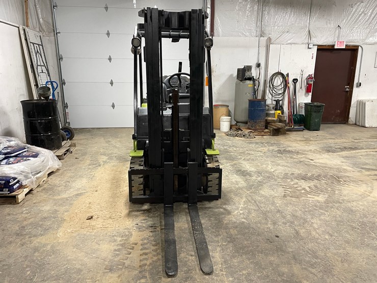 #302-•-clark-4,000lb-propane-forklift-image-2