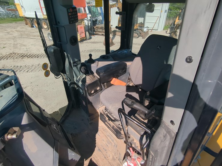 2022-deere-700l-xlt-image-25