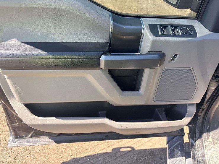 2017-ford-f150-image-16