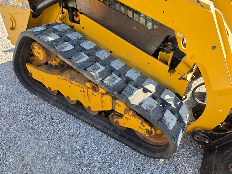 2016-caterpillar-259d-image-24
