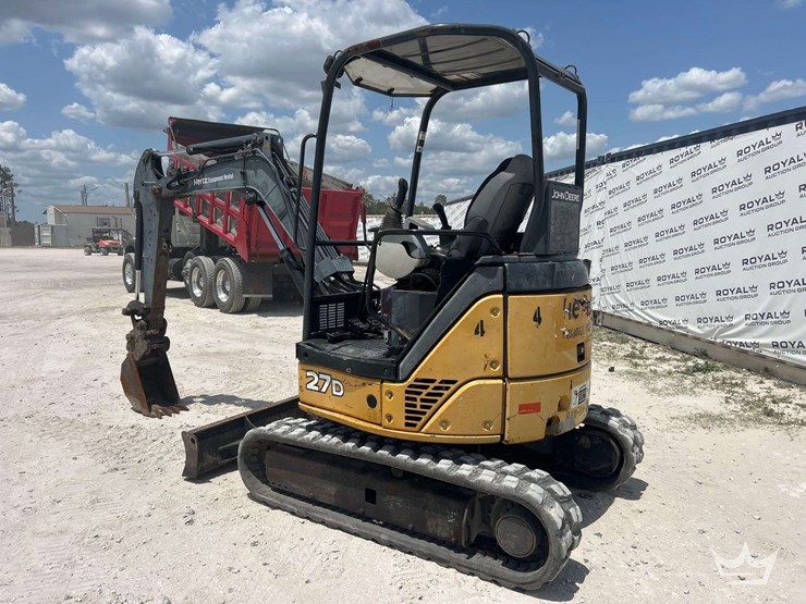 2013-deere-27d-image-4