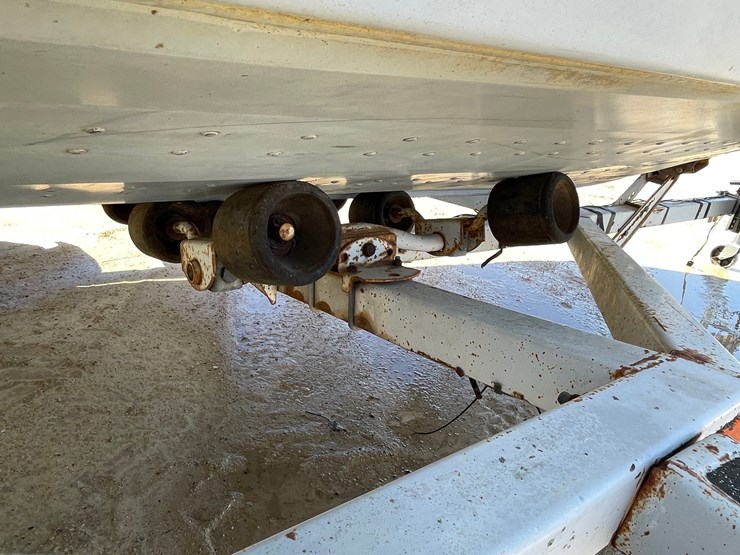 #2000-•-1986-crestliner-nordic-17'-boat-(has-wi-title)-image-90
