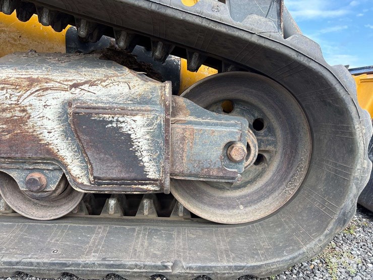 2022-deere-333g-image-32
