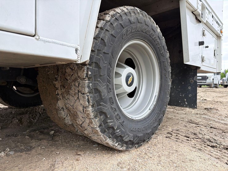 2021-chevrolet-3500hd-image-21