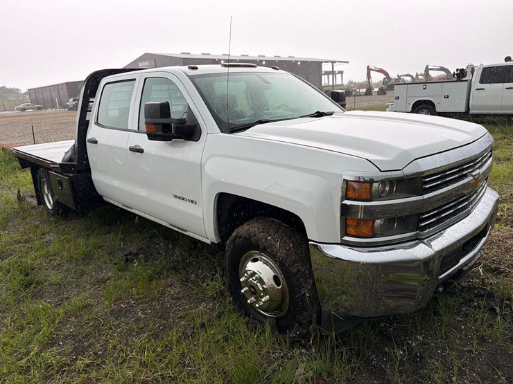 2018-chevrolet-3500-image-2