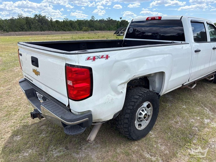 2015-chevrolet-silverado-2500hd-image-8