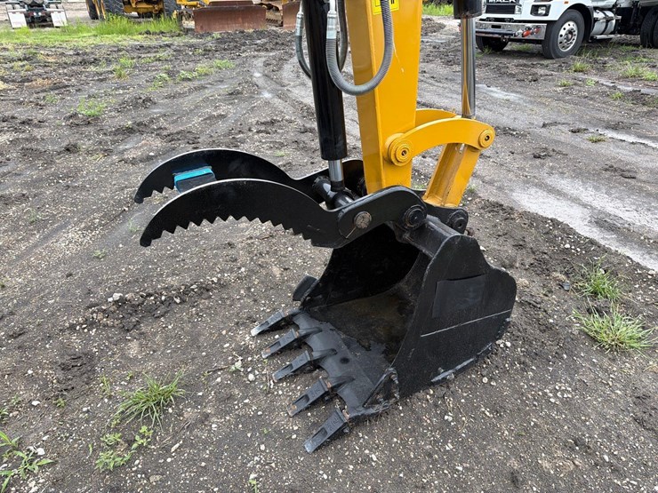 caterpillar-305.5-image-18