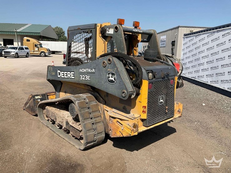 2015-deere-323e-image-4